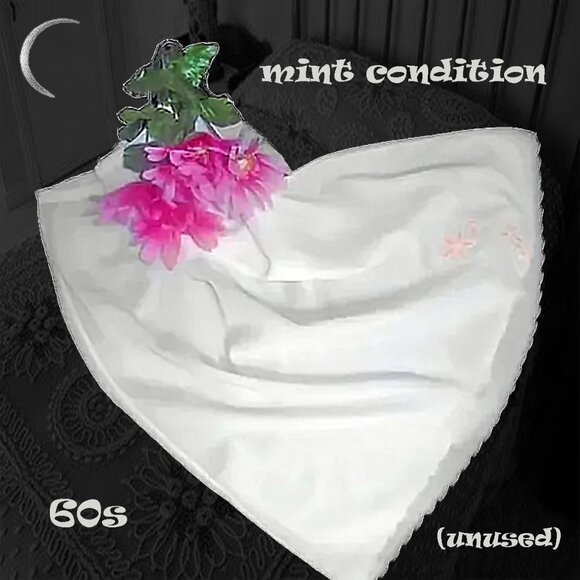 Vintage Half Slip Is Nylon Crepe with Pink Applique, Unused, NWOT Bali - Picture 1 of 12